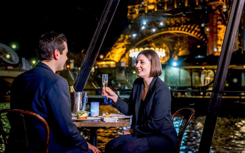 Billet La Marina : Dîner-croisière sur la Seine avec menu français romantique