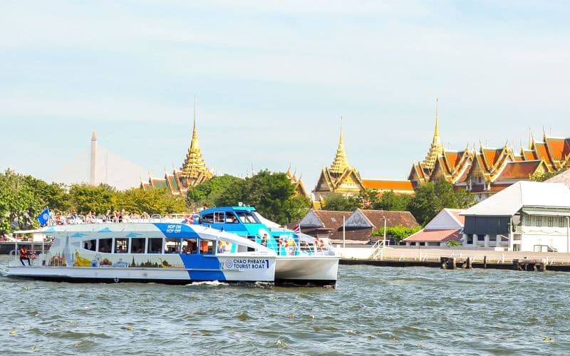 Bateau touristique Chao Phraya : Visite en bateau Hop-On Hop-Off d'une journée à Bangkok