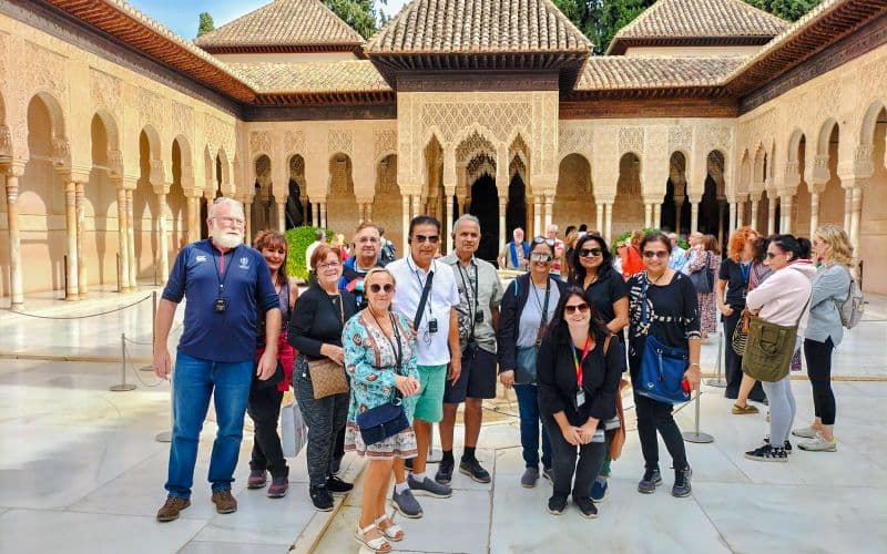 Billet Depuis Malaga : visite guidée de l'Alhambra avec billets d'entrée