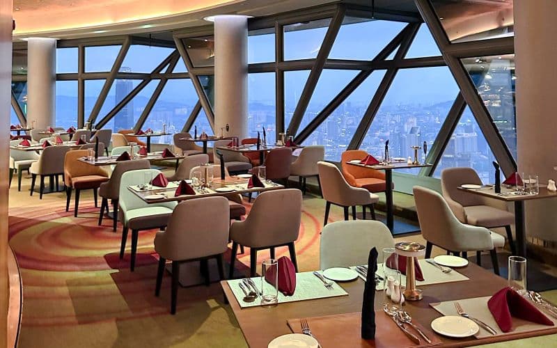 Billet Buffet de déjeuner à l'ORBIT Revolving Dining dans la Tour KL