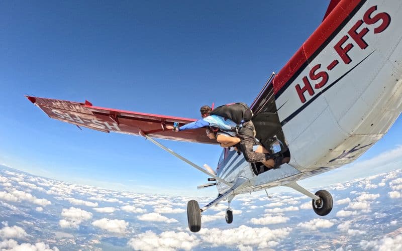 Saut en parachute en tandem à Pattaya : saut à 4 000 mètres avec navettes de/vers l'hôtel