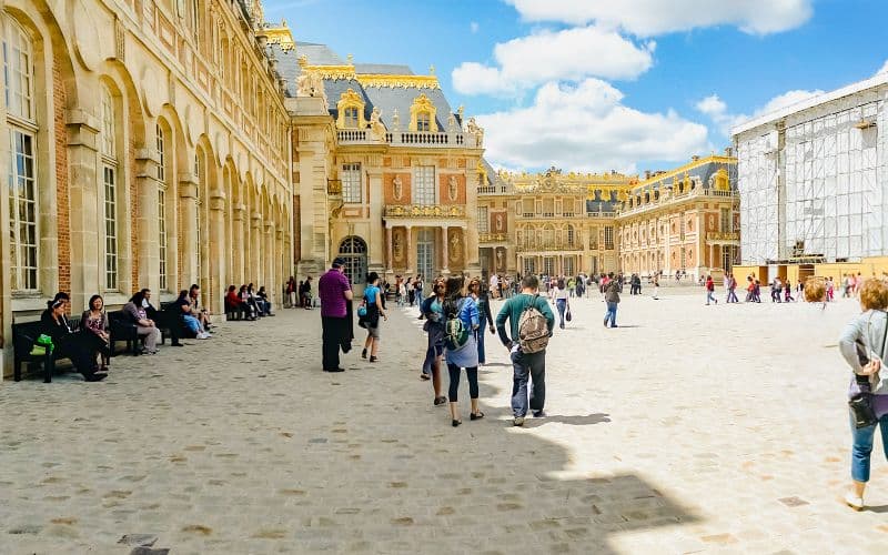 Billet Depuis Paris : Visite guidée du Château de Versailles et navettes en bus