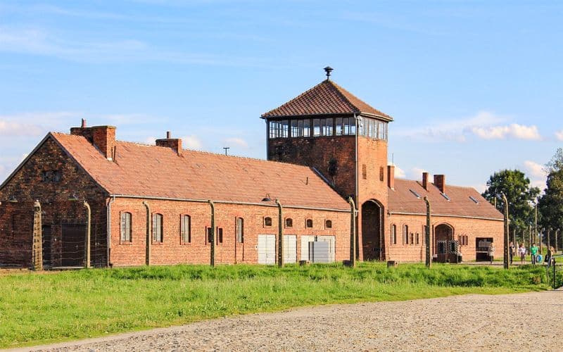Billet Visite guidée d'Auschwitz-Birkenau avec billets d'accès rapide et options de navettes