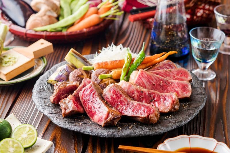 Billet Visite guidée de Tokyo avec bœuf Wagyu et cours de sushis saisonniers