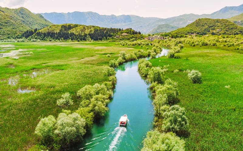 Billet À partir de Virpazar : Visite guidée en bateau du lac Skadar et du monastère de Kom avec boissons