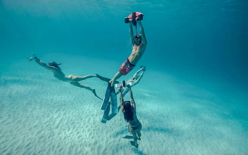 Au départ de Marseille : Visite en bateau avec plongée sous-marine en scooter et déjeuner en option.