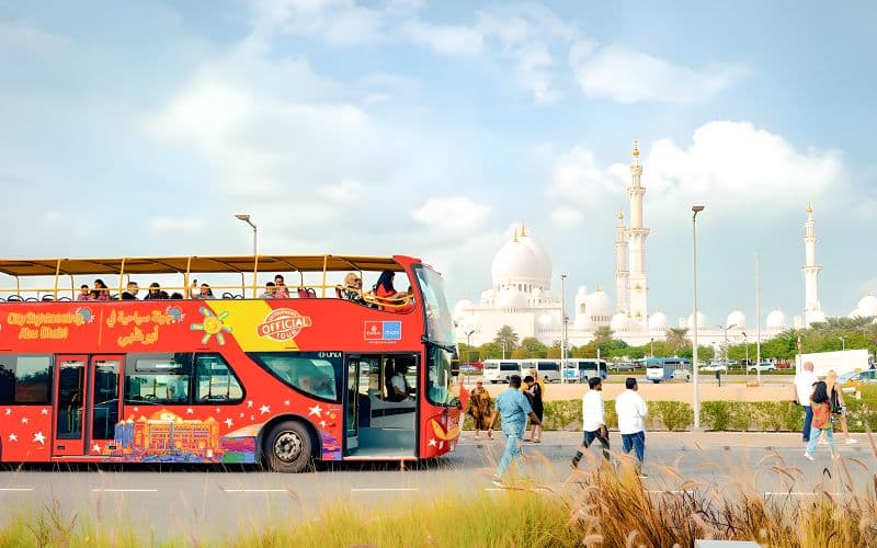 Visite touristique : en bus Hop-On Hop-Off d'Abu Dhabi avec des billets pour des attractions optionnelles