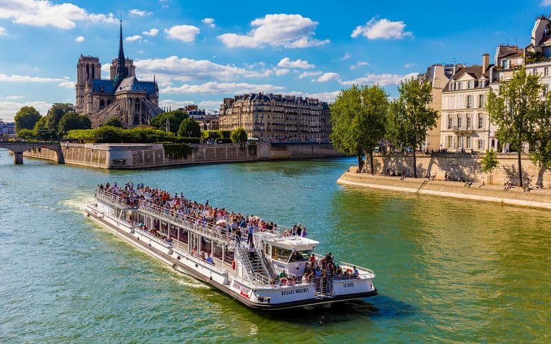 Billet Croisière touristique Bateaux Mouches d'une heure sur la Seine avec commentaires en direct