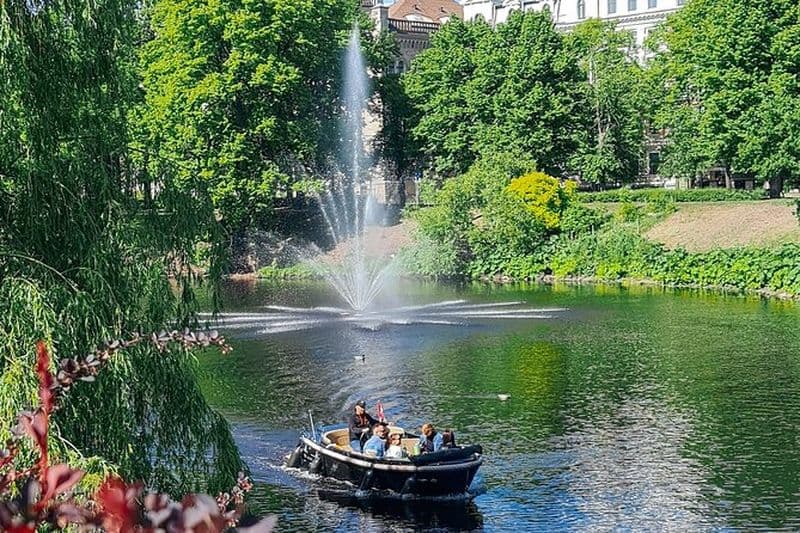 Balade en bateau privé sur la rivière Daugava à Riga