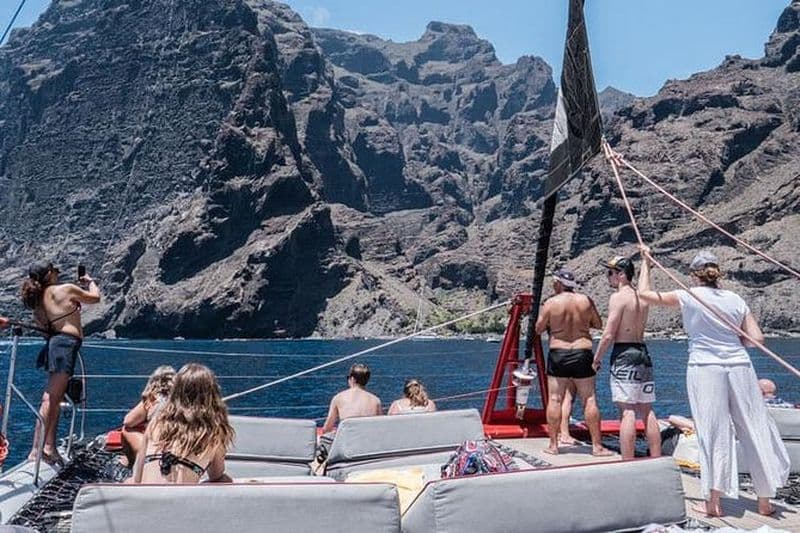 Croisière sur la côte ouest de Tenerife avec déjeuner et boissons à volonté