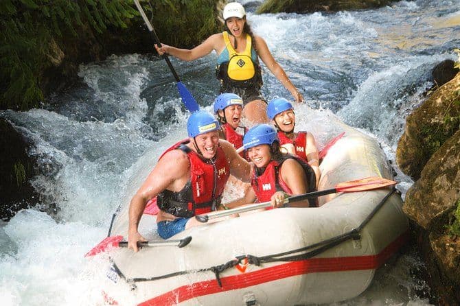 Expérience de rafting et de saut depuis des falaises sur la rivière Cetina à Split