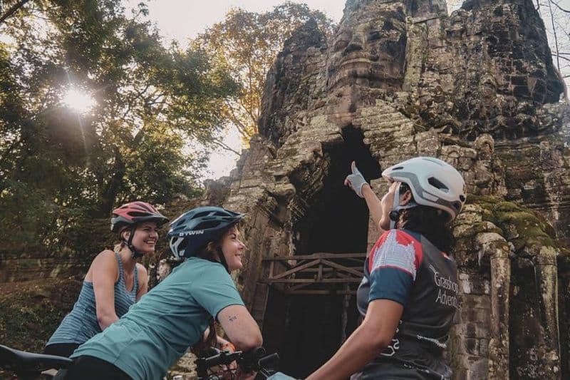 Balade à vélo autour des temples d'Angkor Wat à Siem Reap