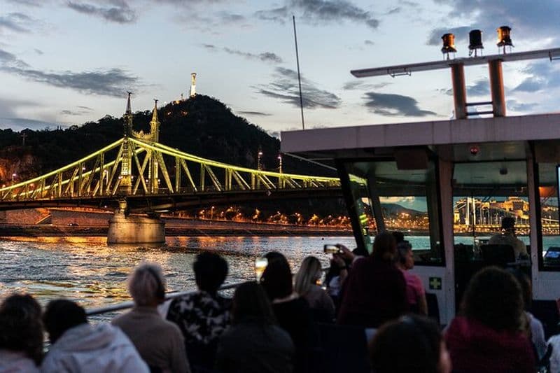 Billet Croisière nocturne sur le Danube à Budapest