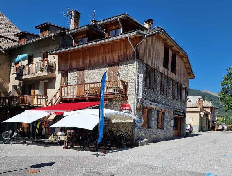 Location de vélos chez SPORT 2000 AU PETIT ALLOSSARD