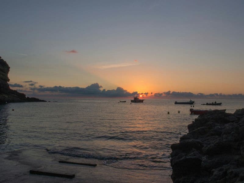 Billet Excursion privée en bateau au coucher du soleil sur Pantelleria avec apéritif et dîner