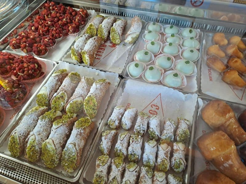Billet Cannolo and Pastries Guided Walking Tour in Catania