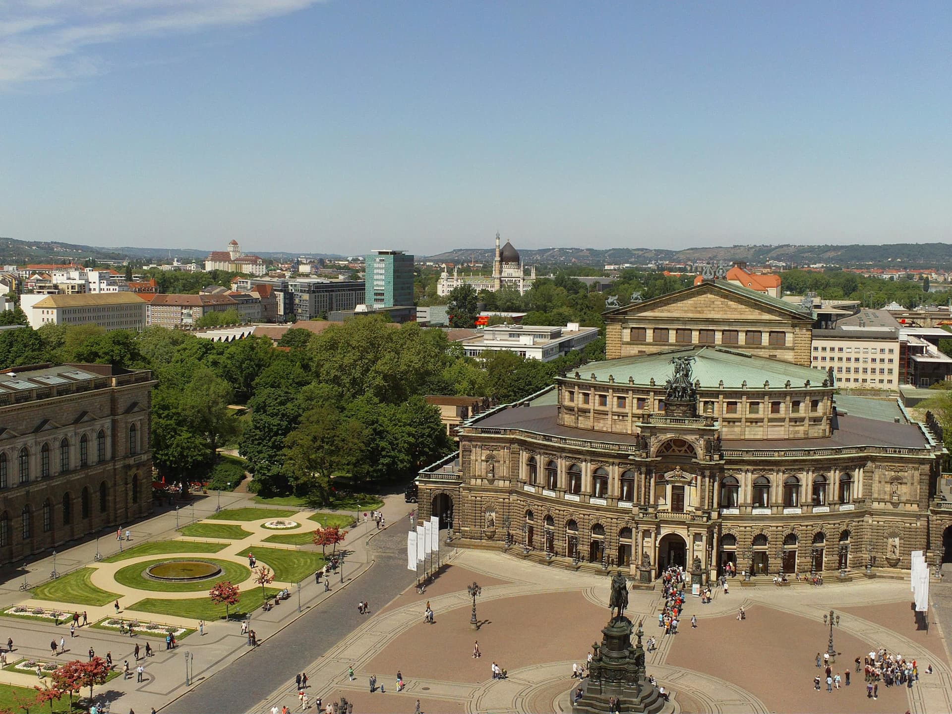 Dresden walking tour with New Green Vault and Semper Opera visit