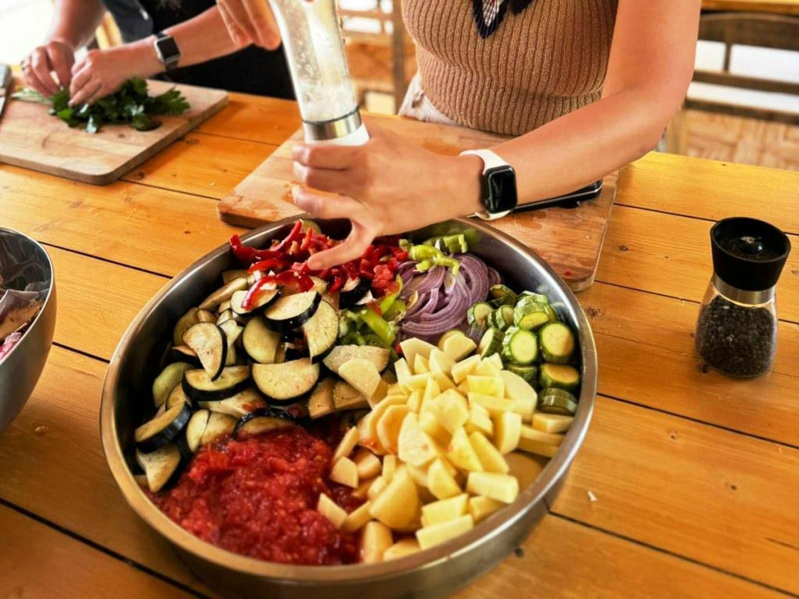 Cours de cuisine grecque traditionnelle dans une micro-ferme à Leucade