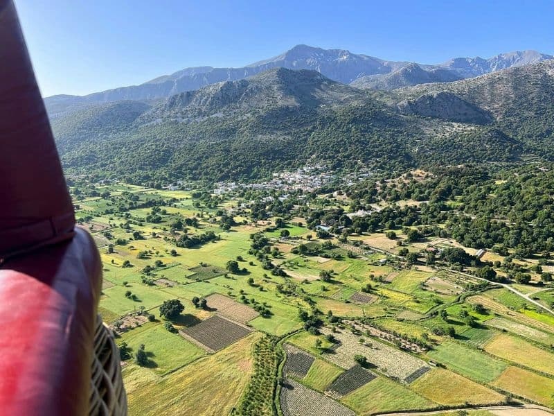 Lever du soleil en Crète en montgolfière
