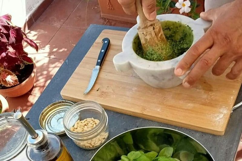 Billet Cours de cuisine locale sur les pâtes et le pesto faits maison avec vin