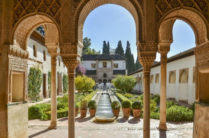 Billet Visite guidée de l'Alhambra et billets pour le parc des Sciences