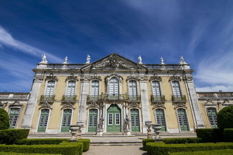 Billet Visite privée de Sintra, de la côte d'Estoril et du palais de Queluz au départ de Lisbonne