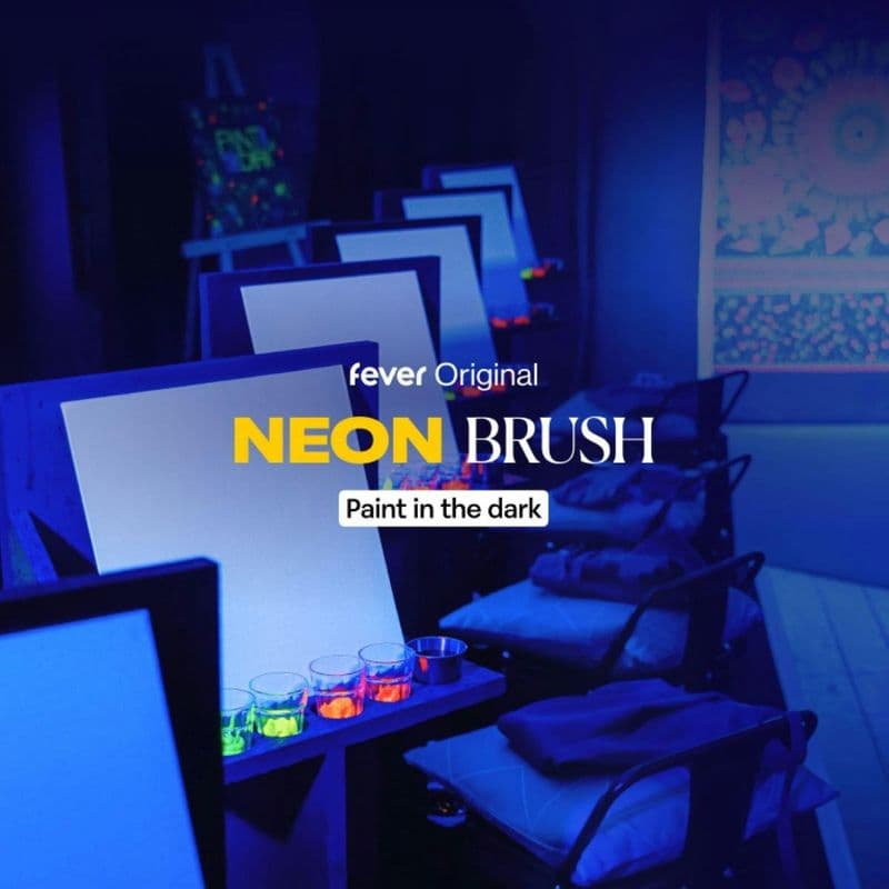 Expérience de peinture au pinceau au néon et boissons à Berlin