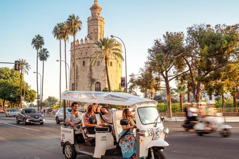 1-hour express tour of Seville in a private electric tuk-tuk