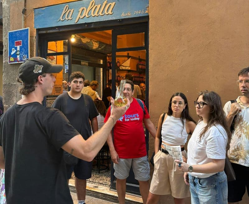 Billet Barcelona district tour with traditional tapas tasting