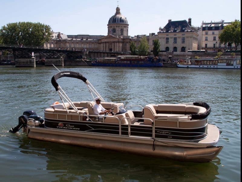 Suntracker Party barge (Motorboat)