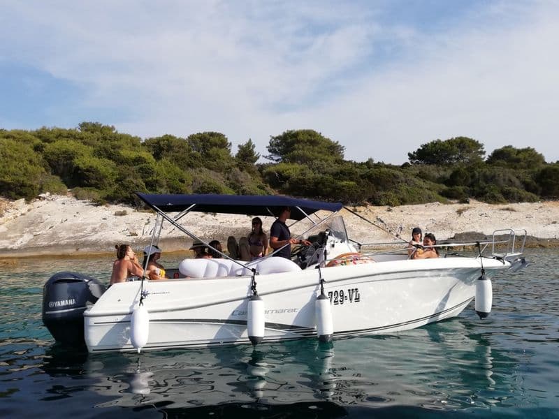 Jeanneau 750 (Motorboat)