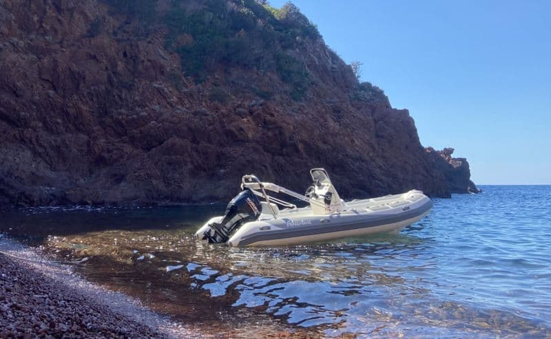 Location de bateau - Adventure vesta 585 sun (Semi-rigid)