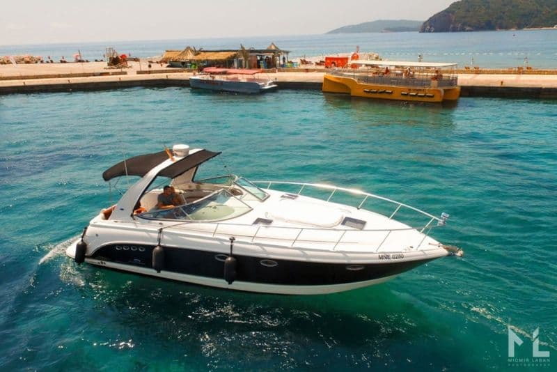 Chapparal Simon IV (Motorboat)