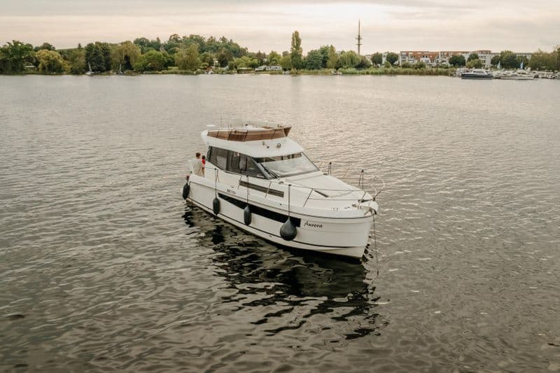 Platinium 989 (Motorboat)