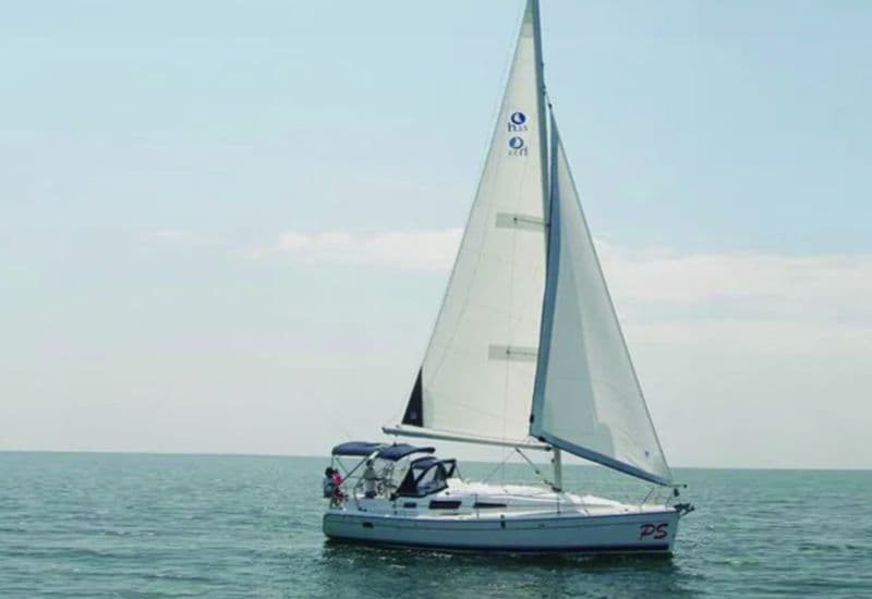 Hunter 33 (Sailboat)