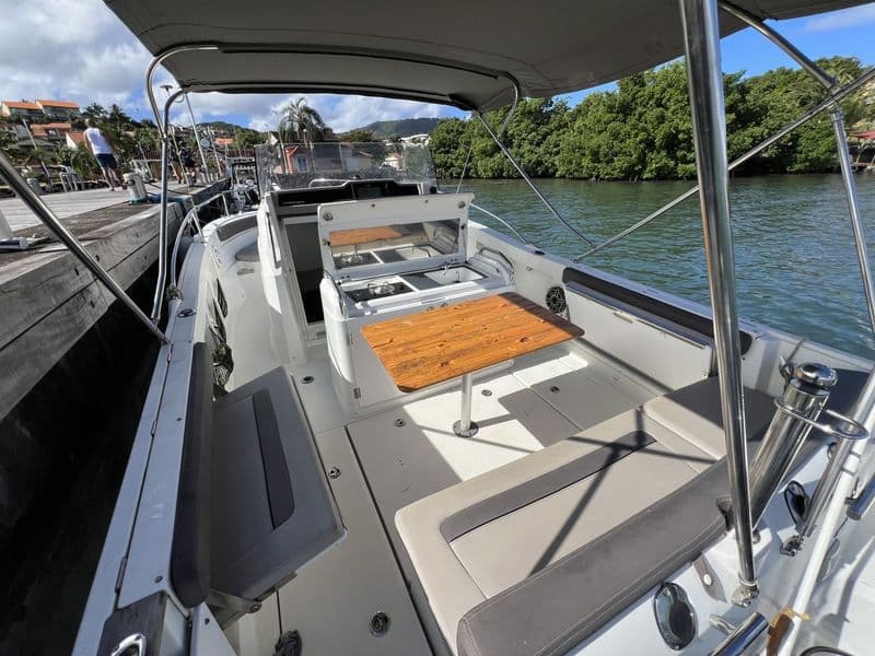 Jeanneau Cap Camarat 8.5 CC (Motorboat)