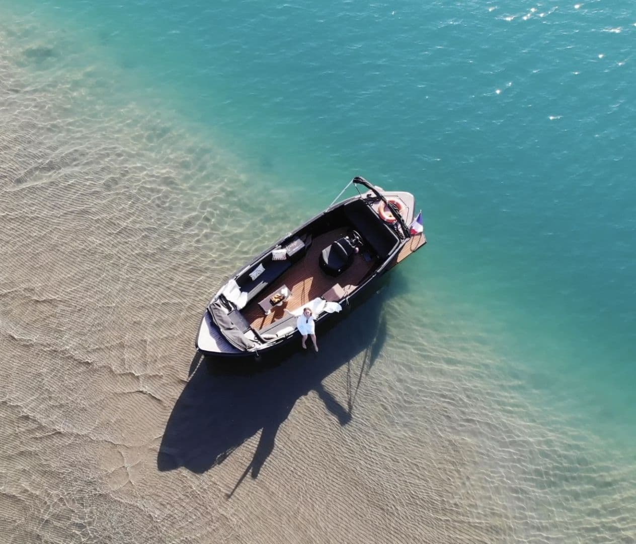 Maxima 750 flying lounge (Motorboat)