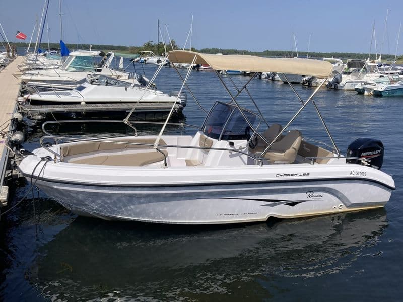 Ranieri Voyager 18 S (Motorboat)