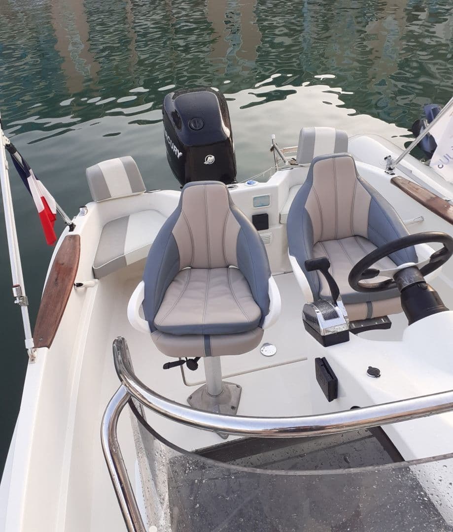 Quicksilver 555 Commander (Motorboat)