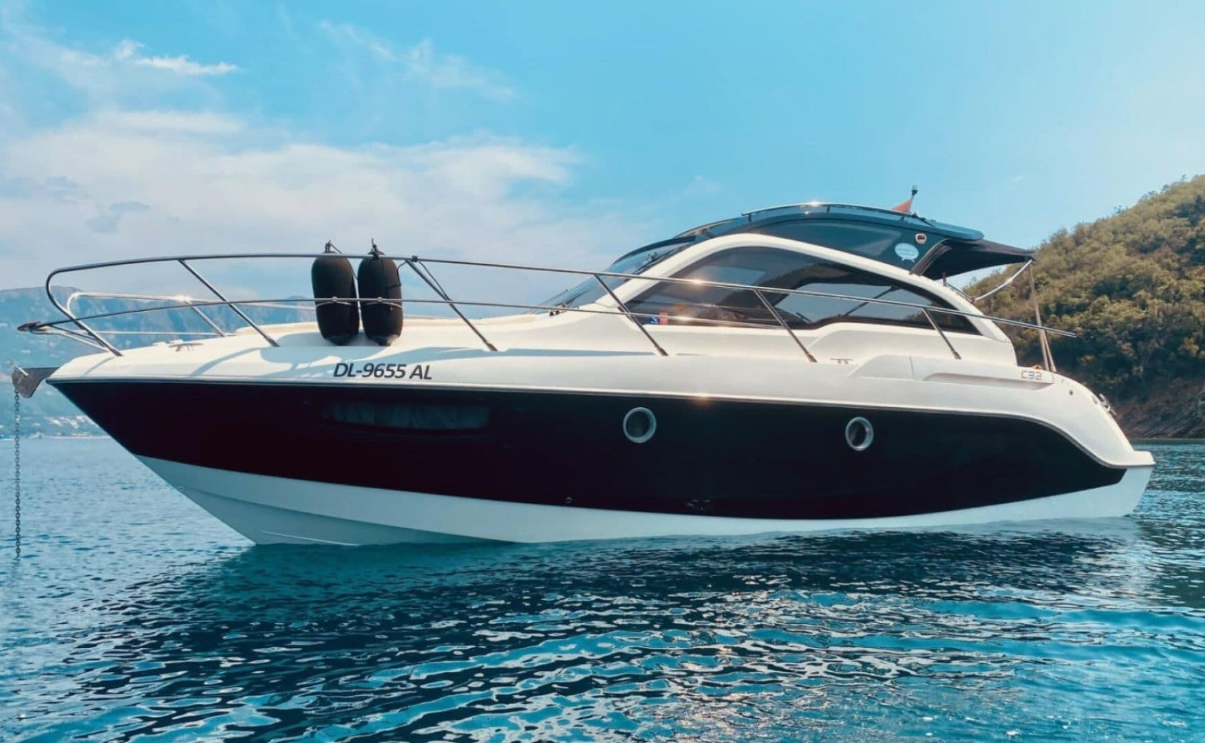 Sessa Marine C32 (Motorboat)