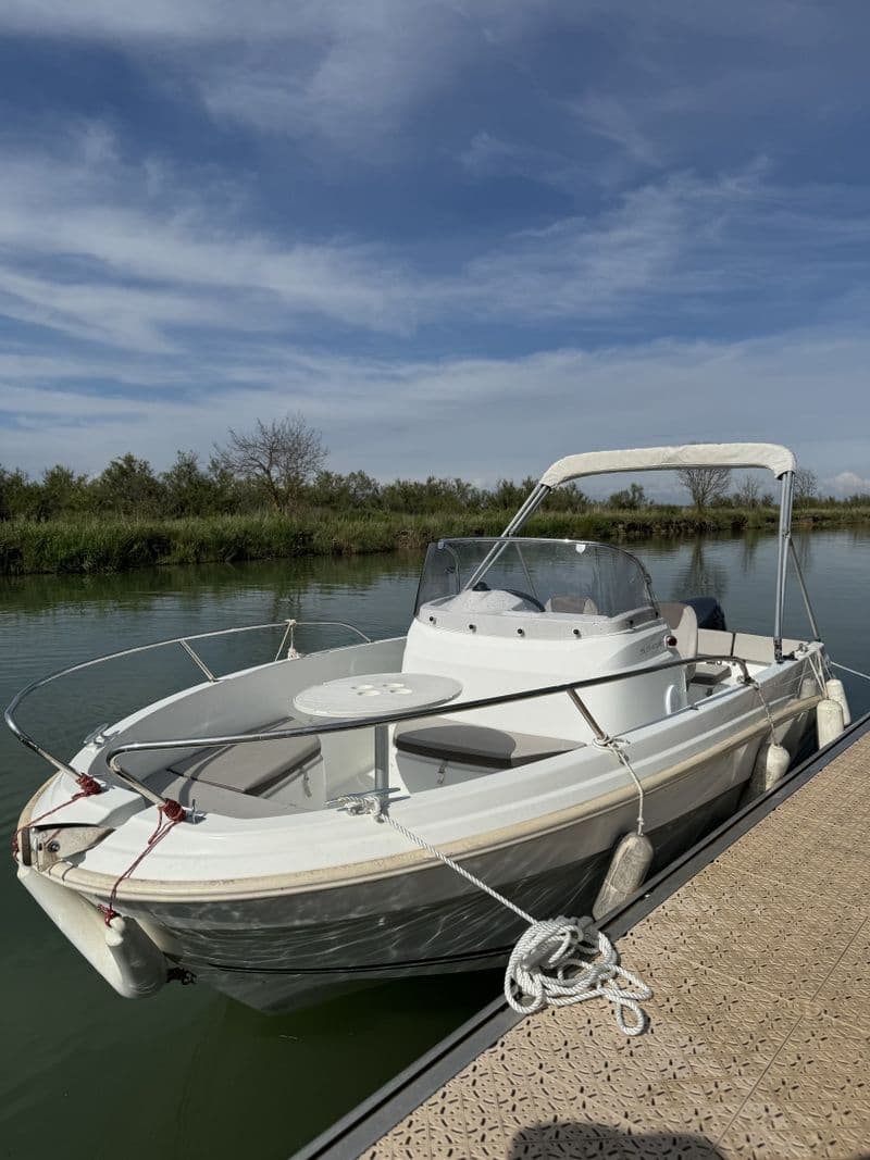 Jeanneau Cap Camarat 5.5 CC Serie 2 Style (Motorboat)