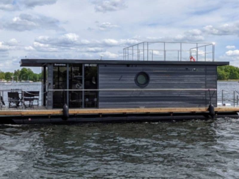 La Mare Apart LL (Barge)