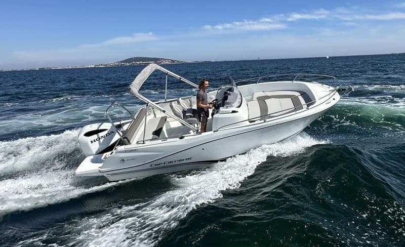 Location de bateau - Jeanneau Cap Camarat 6.5 CC Serie 3 (Motorboat)