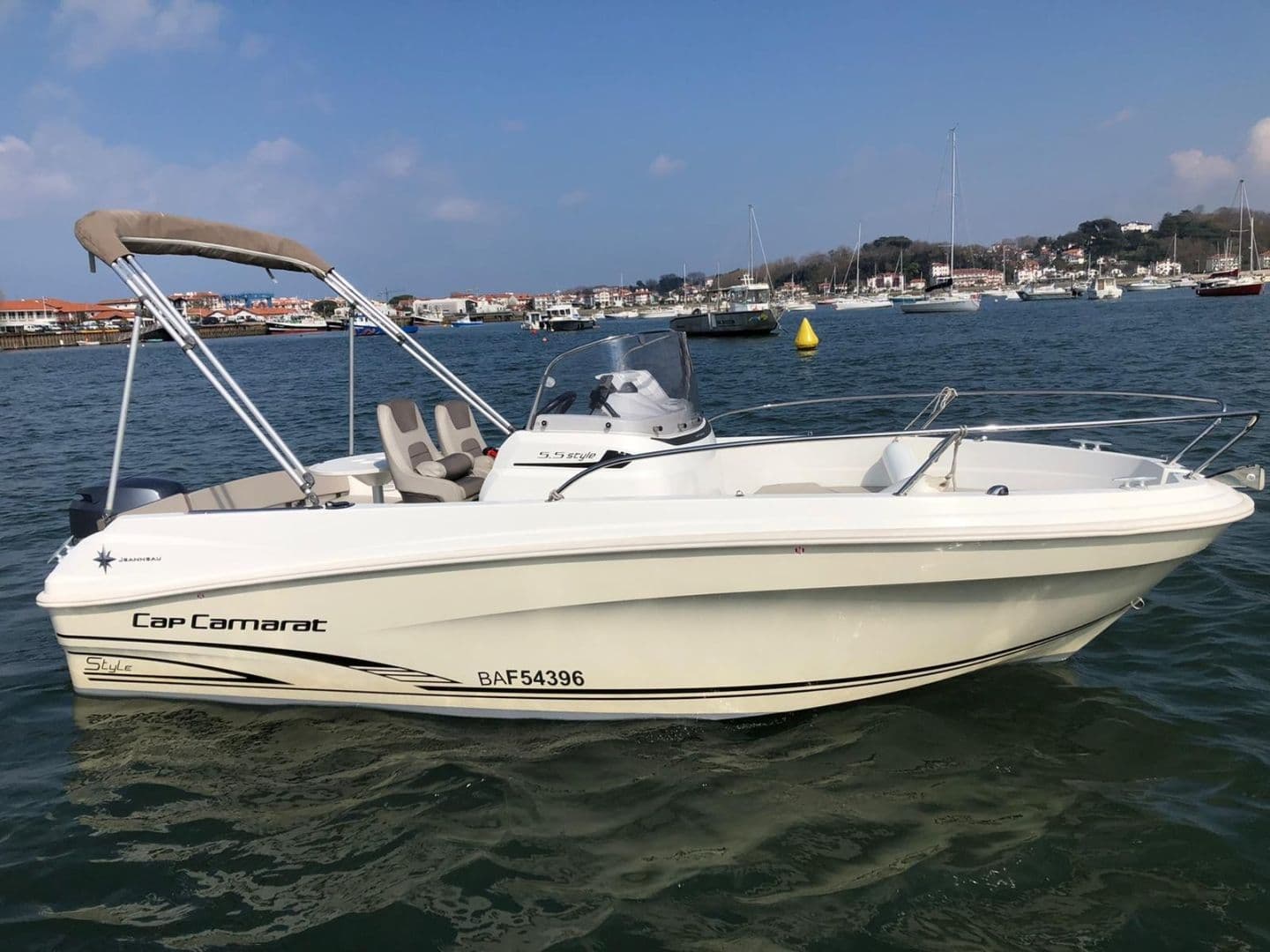 Jeanneau Cap Camarat 5.5 CC Serie 2 (Motorboat)
