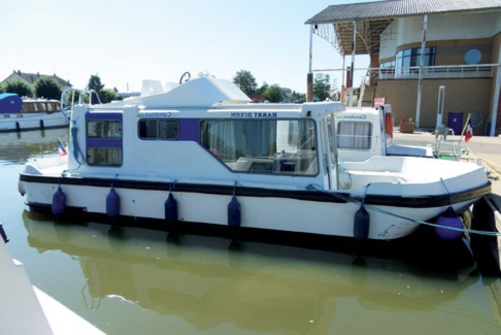 Low Cost Espade 850 Fly (Barge)