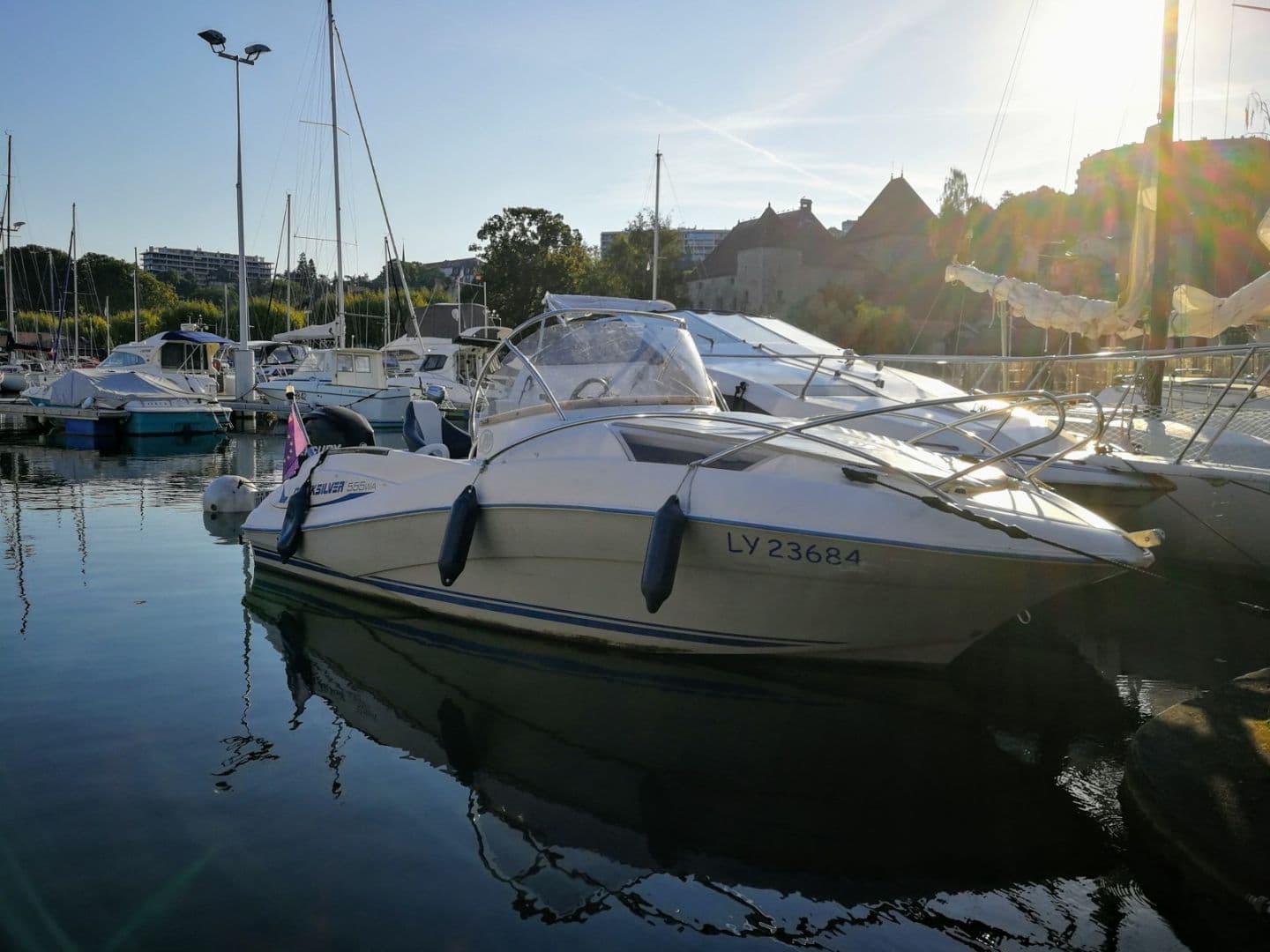 Quicksilver 555 WA (Motorboat)