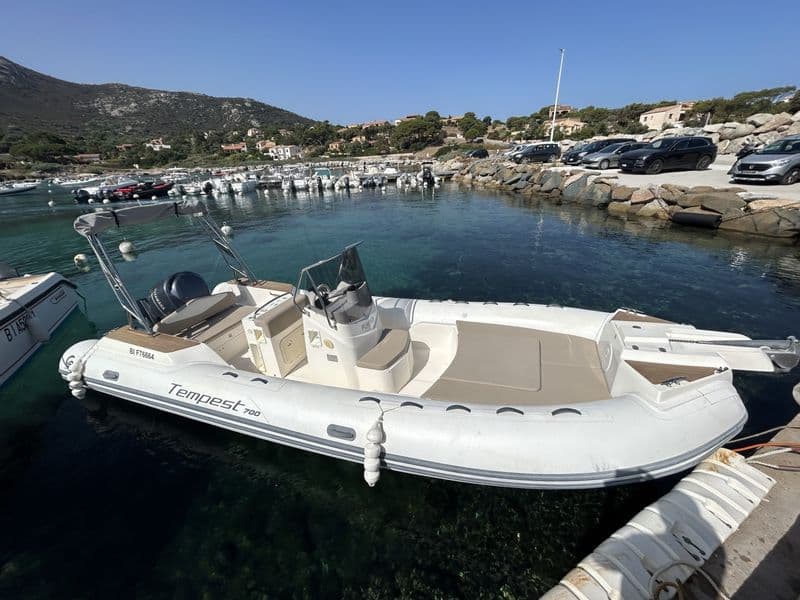 Capelli Tempest 700 (Semi-rigid)