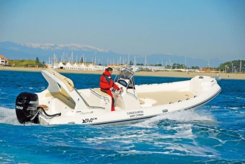 Billet Location de bateau - Black Fin Blackfin 25 Elegance (Semi-rigid)