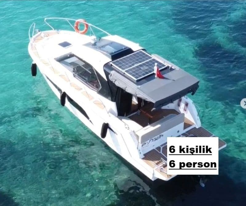 Cruisers Private (Motorboat)