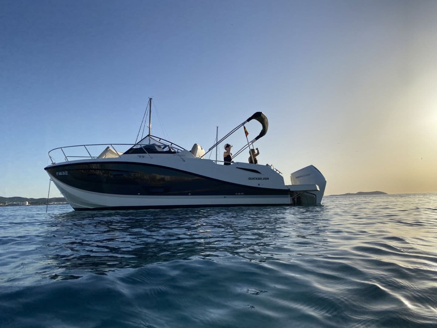 Quicksilver Activ 875 Sundeck (Motorboat)